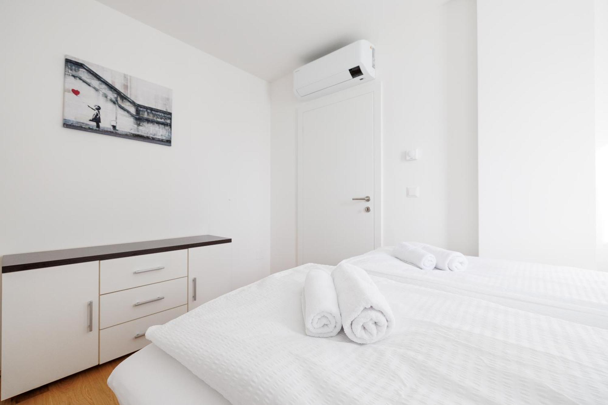 Symphony Apartments 38 - Modern Loft With Terrace And Grill In Central Location Vídeň Exteriér fotografie